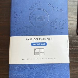 Brand new b5 pacific blue 2022 passion planner - Monday start
